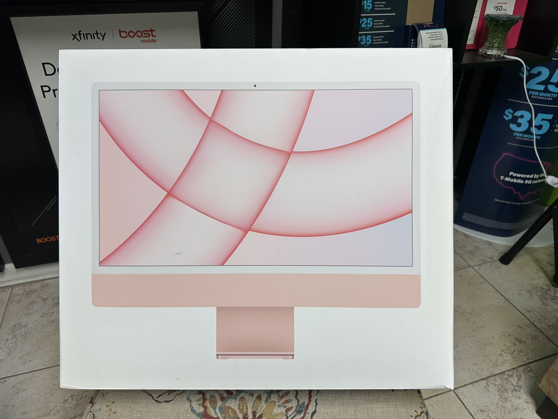 iMac 24 Inch 8gb Memory 256 Gb Used Like New