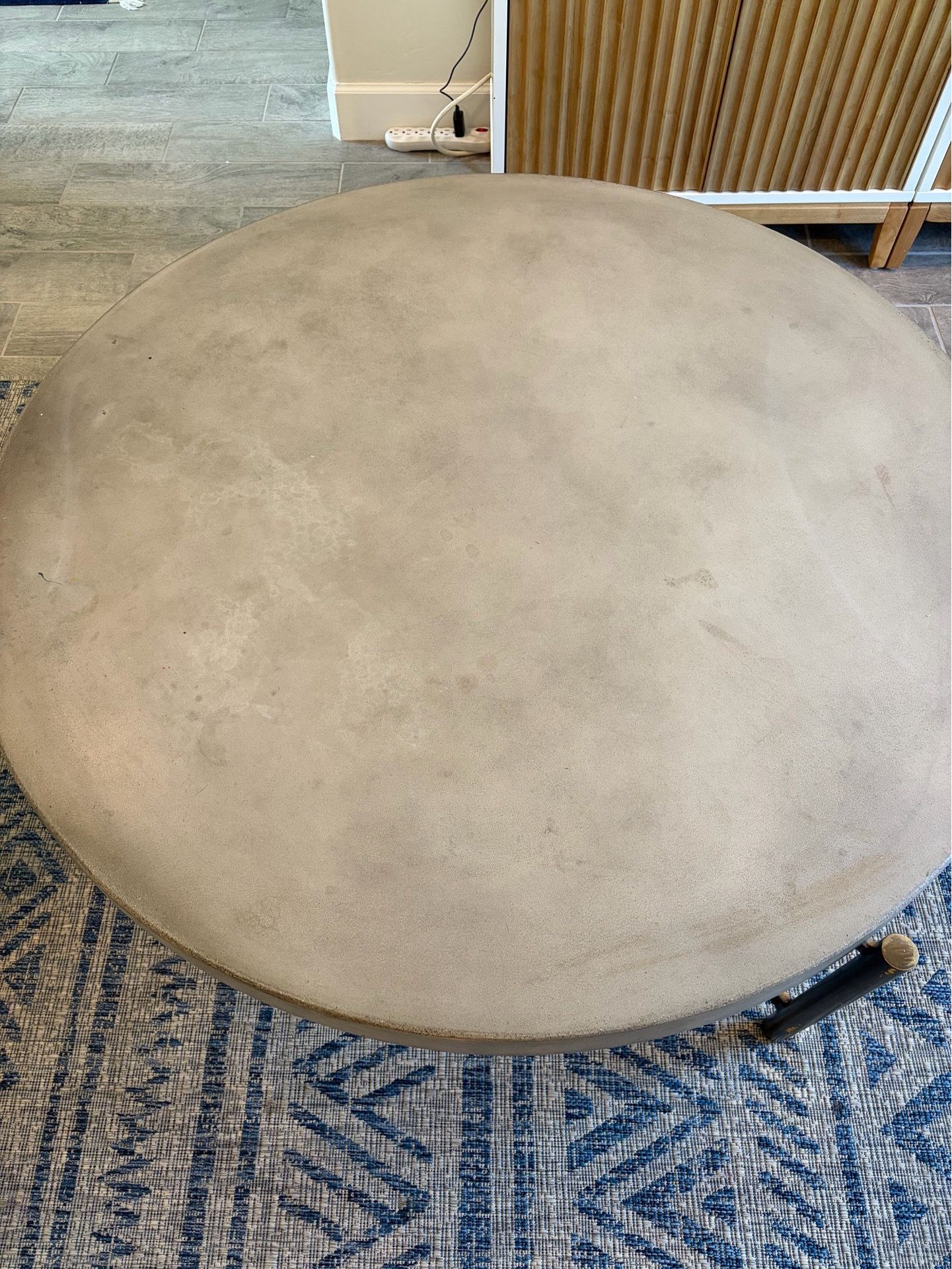 Round coffee table gray & metal