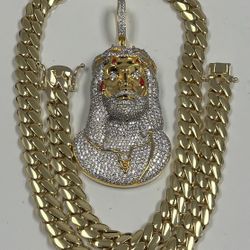 iced out AAA+ simulated lab diamonds Jesus pendant and Cuban necklace🔥🔥🔥