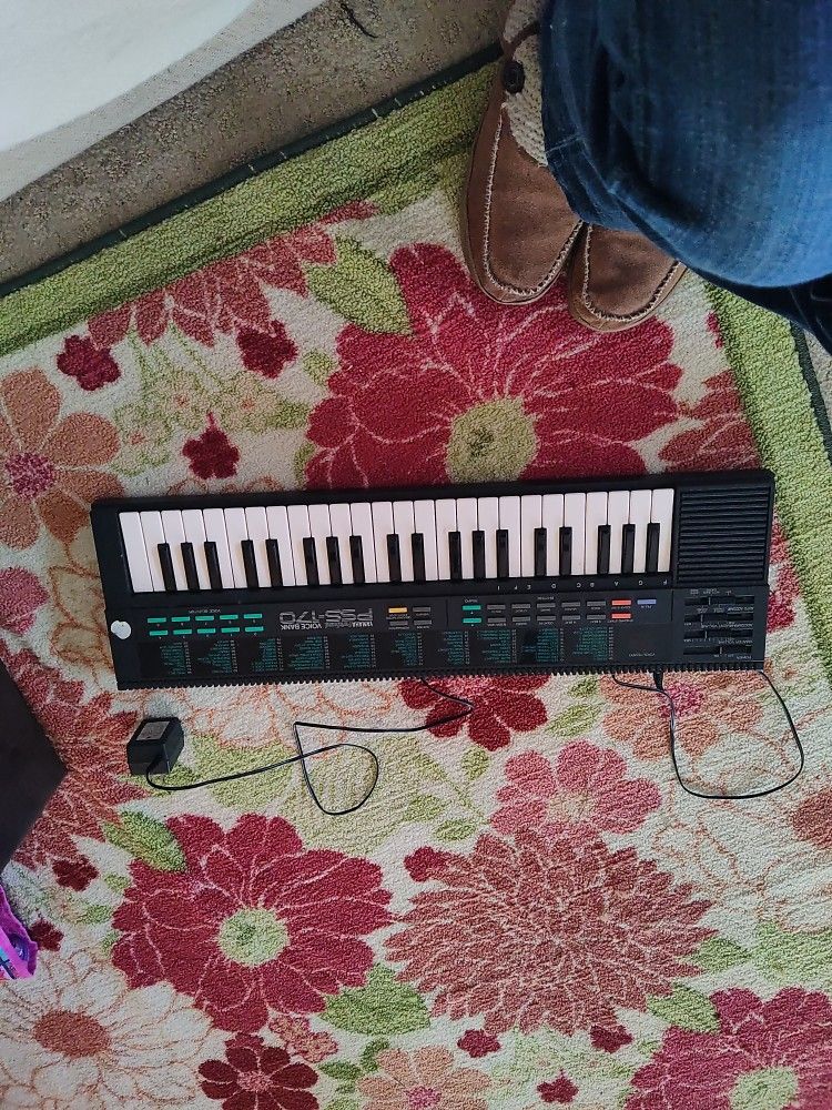 Yamaha Port Of Sound PSS 170 Keyboard