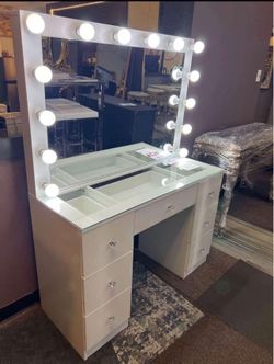 🔥❤️New Fully Built Vanity! Comes With 14 Light Bulbs 💡 