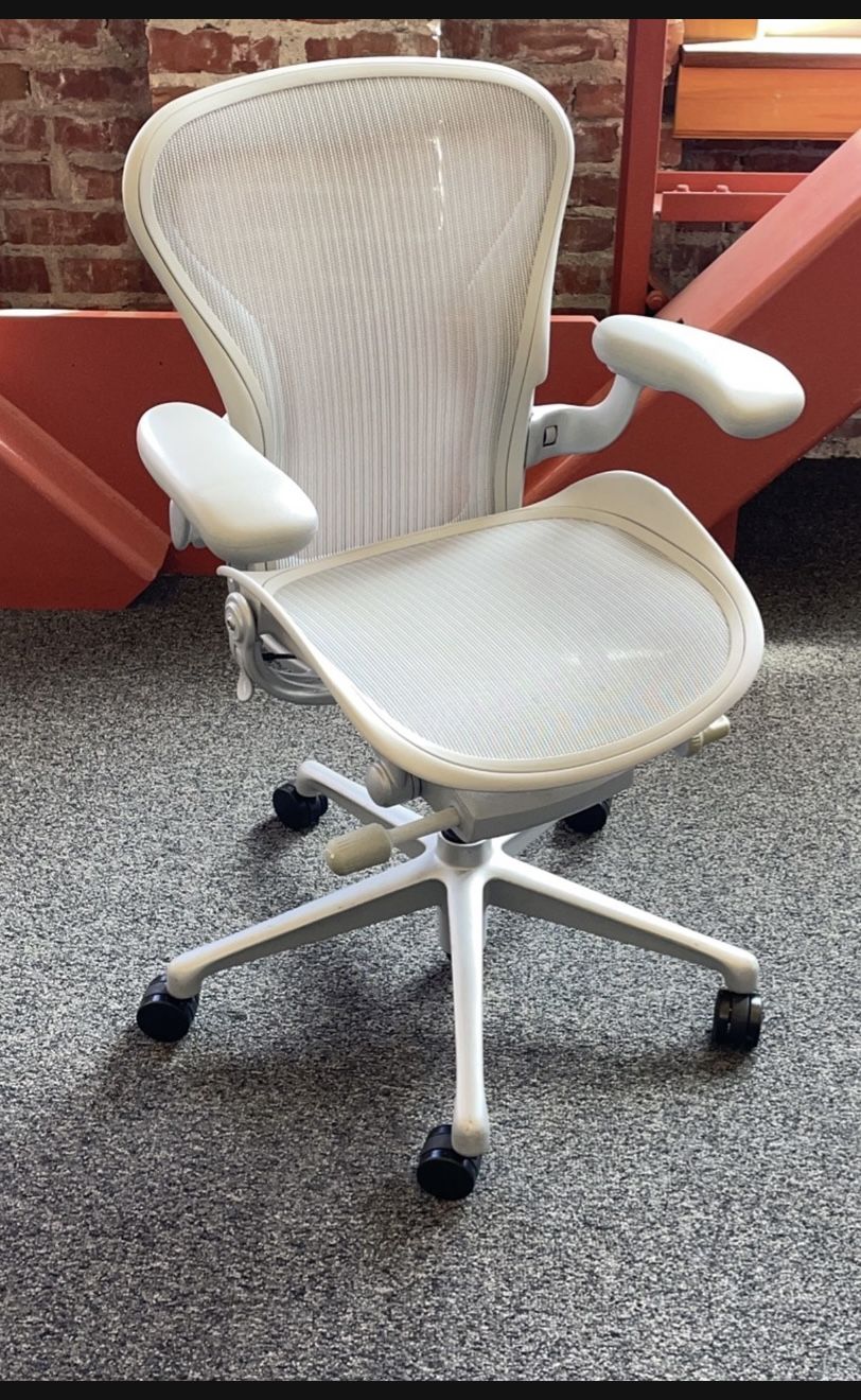 Herman Miller Aeron Classic Size B Task Chair Titanium Color