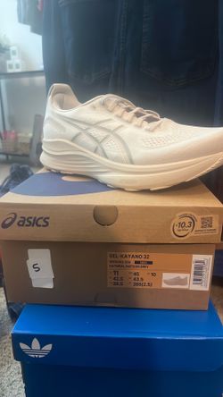 ASICS Gel Kayano size 11