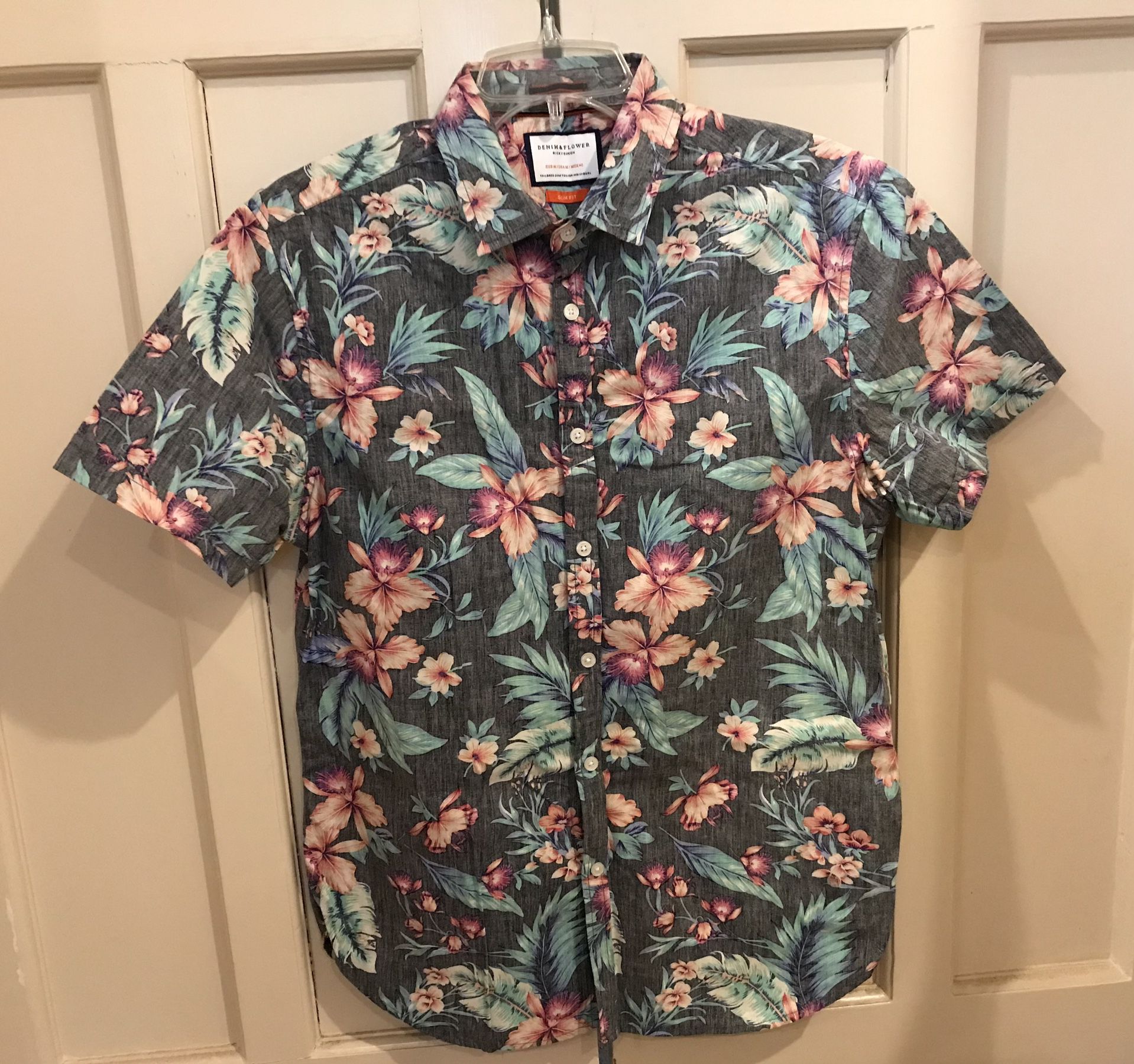 2 Hawaiian Shirts Men’s Medium Slim Fit