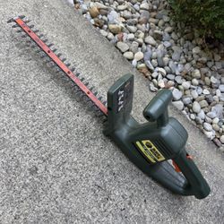 Black N Decker 18” Hedge Trimmer in good shape!