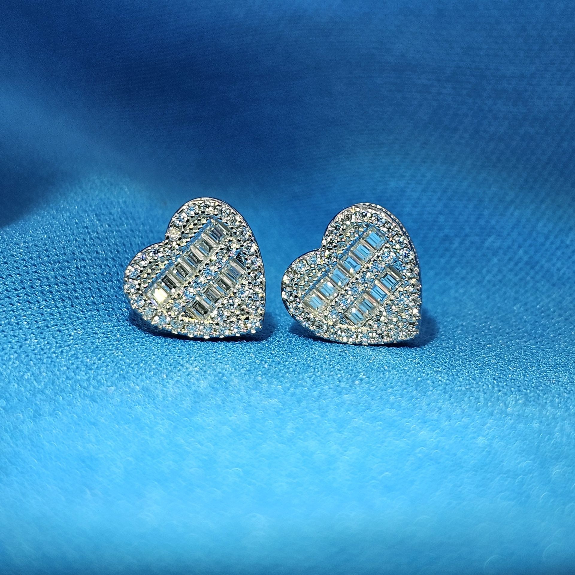Moissanite 0.74 ctw Heart Earrings