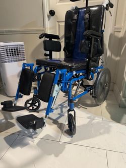 Full Reclining Pediatric Wheelchair ā Heavy Duty Folding Kids Wheelchair with Headrest, Meal Tray & Elevating Footrest, Medical Mobility Chair for Hom