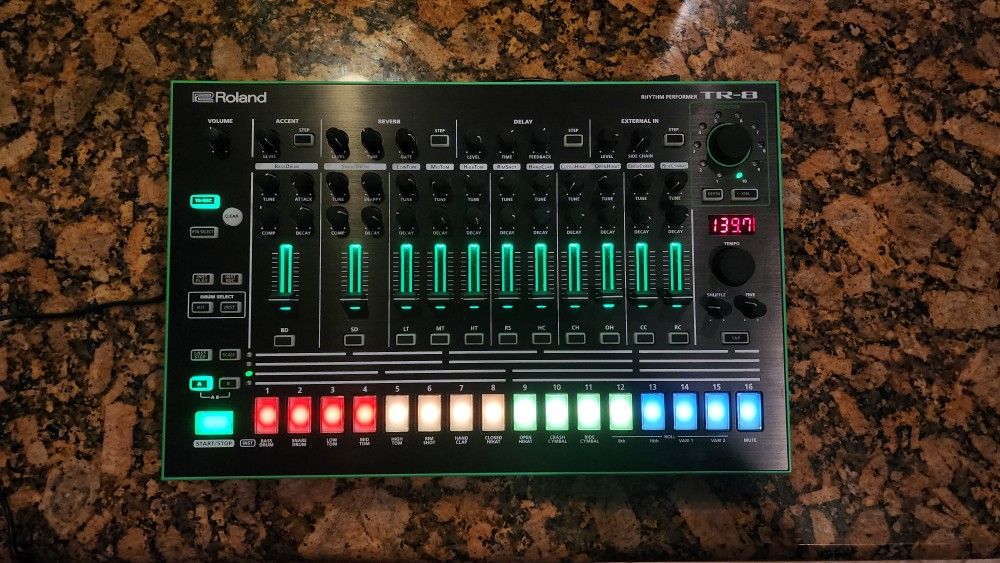 Roland TR-8 Drum Machine With 7x7 Expansion