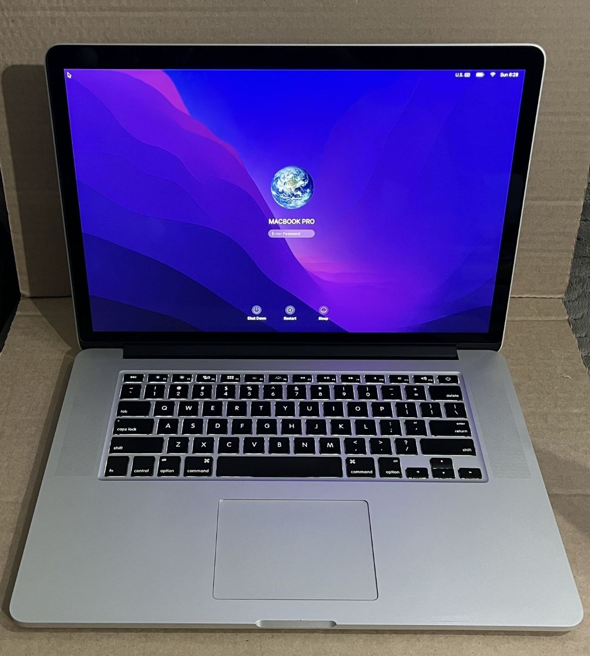 2.2 GHz Apple MacBook Pro 15” 2015 i7 16GB 512 GB SSD Fully Functional