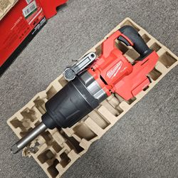 Milwaukee
M18 FUEL 18V Lithium-Ion Brushless Cordless 1 in. Impact Wrench Extended Reach D-Handle (Tool-Only)