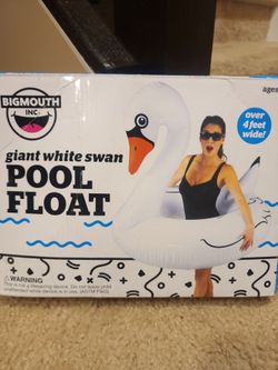 Giant swan pool float