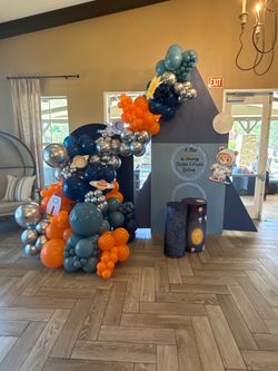 Astronaut balloon decor