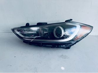 2017-2018 HYUNDAI ELANTRA LEFT DRIVER SIDE HEADLIGHT HALOGEN 92101F2 OEM