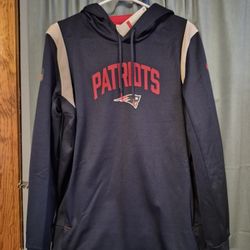 Christmas Is Coming.  NEW ENGLAND PATRIOTS HOODIE 