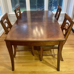 Dining Table (extendable) + 4 Chairs