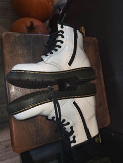Dr. Martens 1460 J White Patent Leather Lace Up Combat Boots Junior Kids Size 13