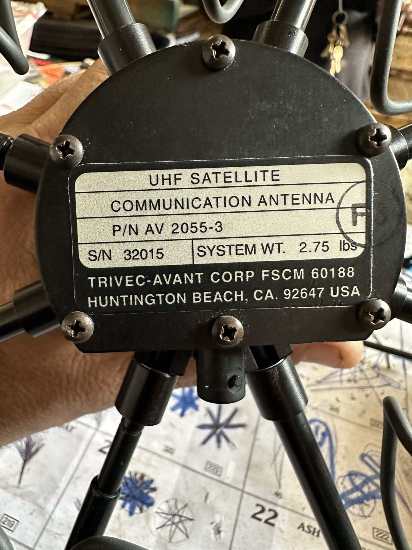 UHF SATELLITE COMMUNICATION ANTENNA