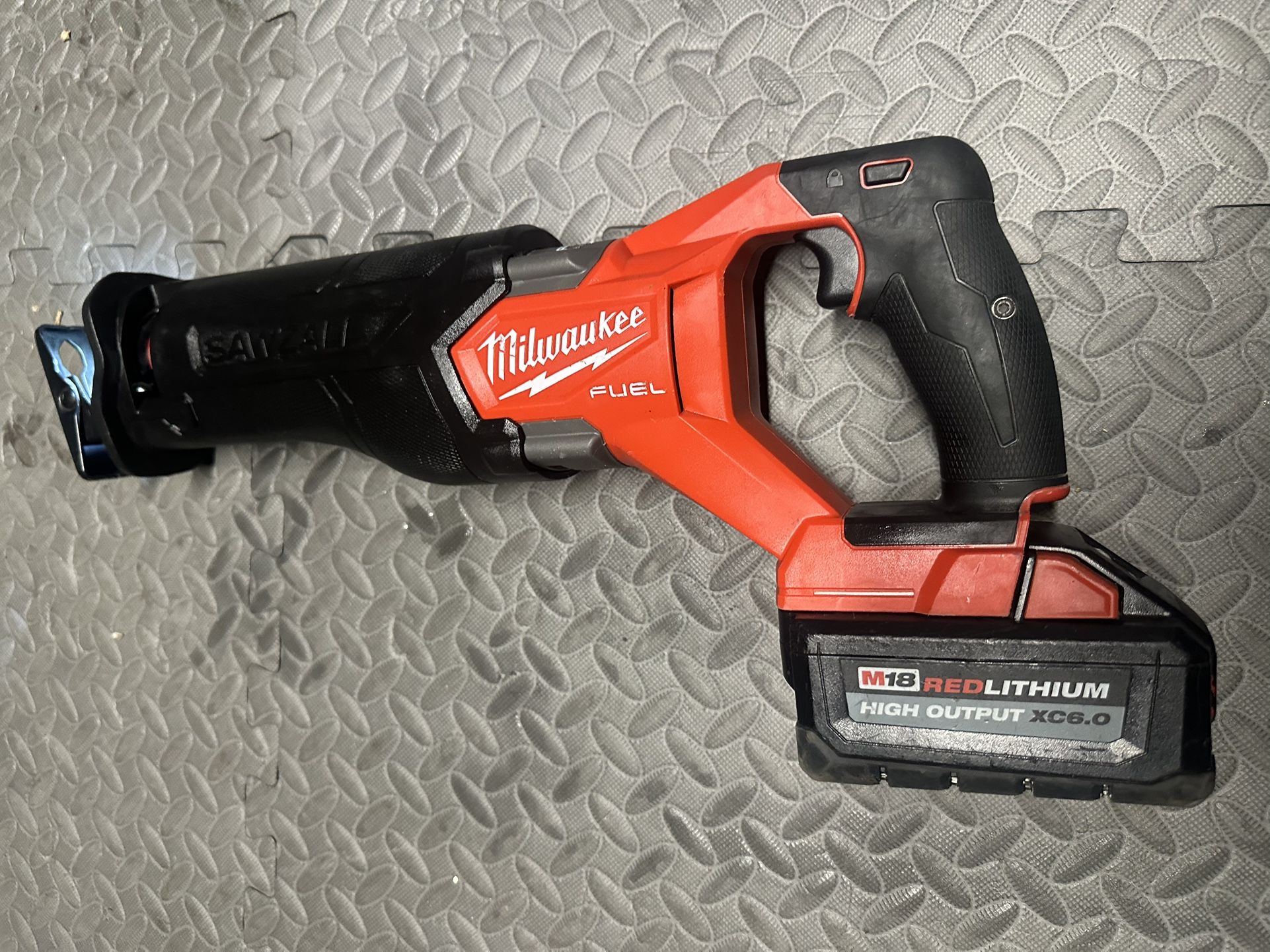 Milwaukee M18 Sawzall With 6ah Battery Like New 