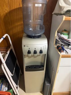 Water dispenser machine