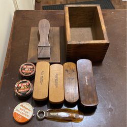 Shoebox and   Brushes. Vintage