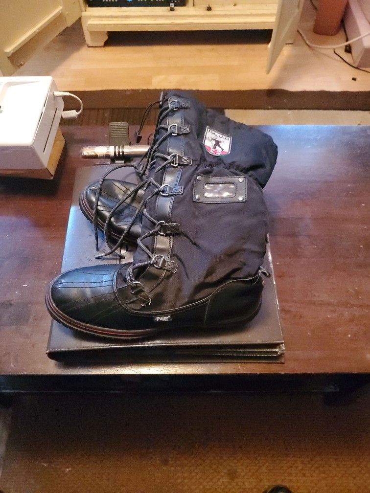 GREAT CONDITION WOMEN'S AUTHENTIC PAJAR WATERPROOF AND INSULATED BOOTS.