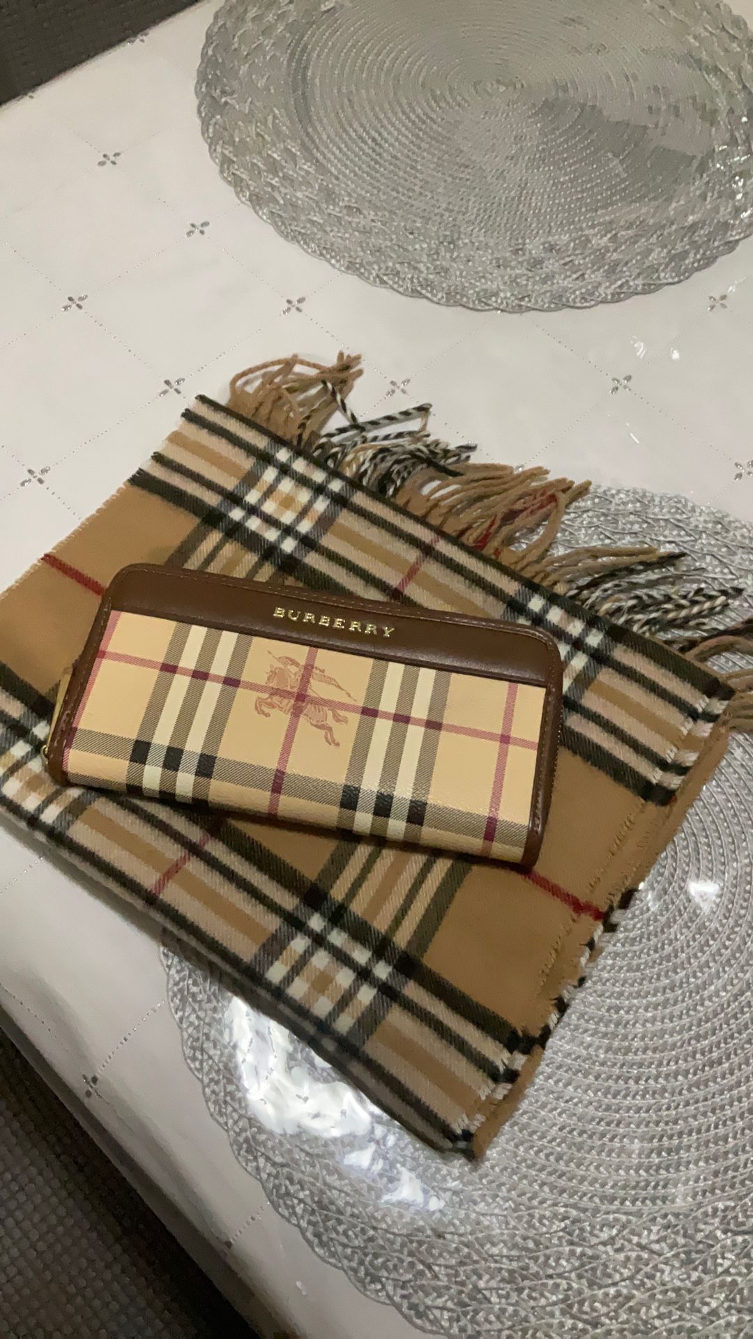 Wallet And Scarf Burberry