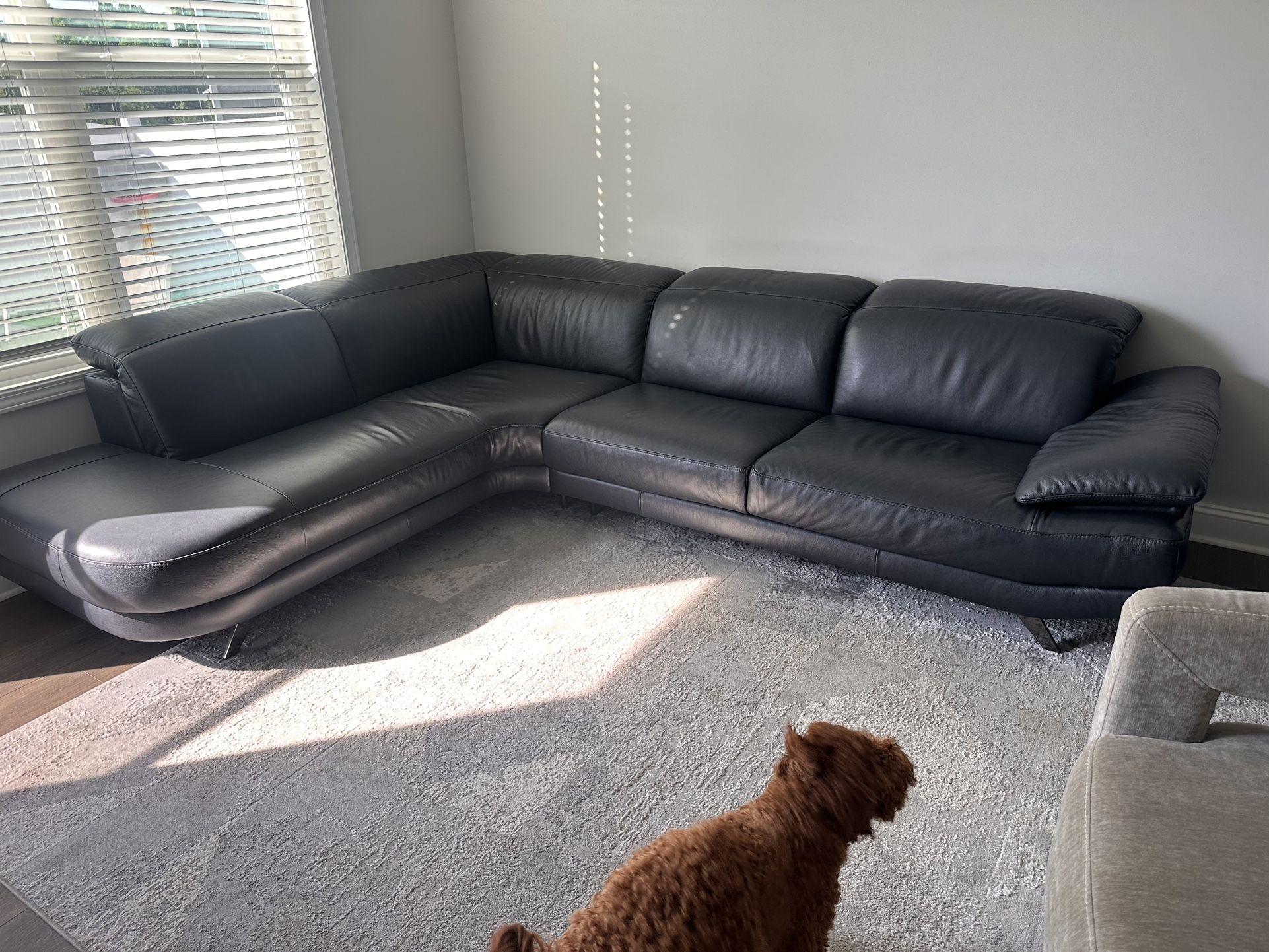 Authentic Natuzzi Italian Leather Sectional – Excellent Condition