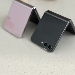 Samsung Galaxy Z Flip 5 (256gb) Purple / Black UNLOCKED 