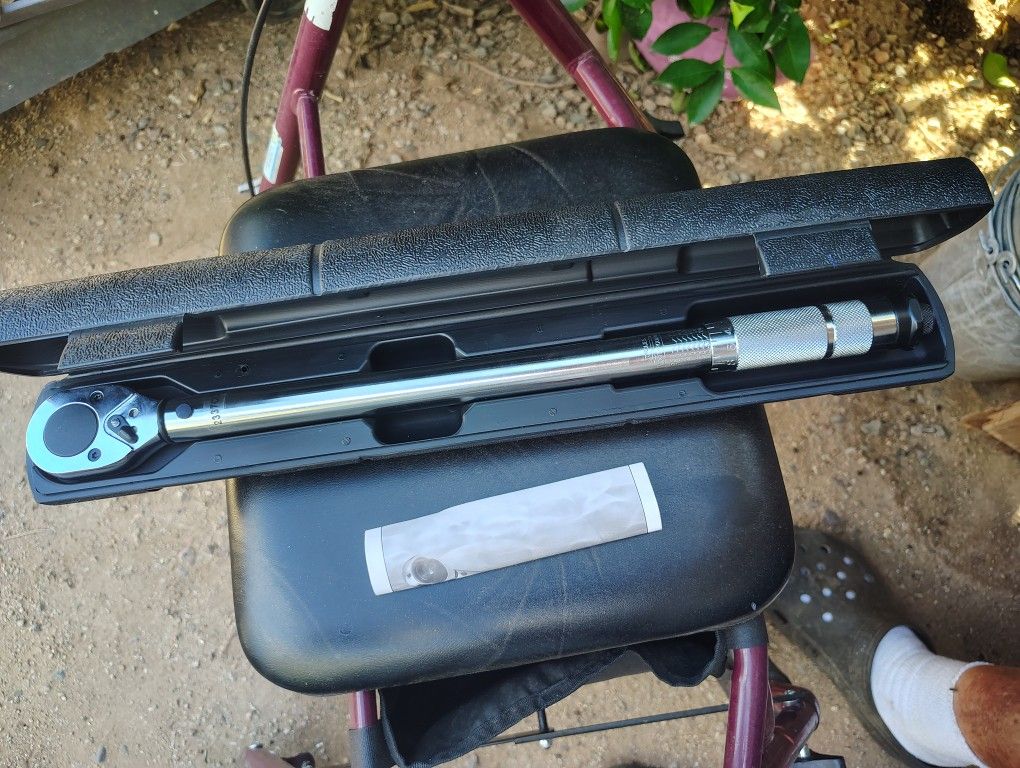 Click Type Torque Wrench