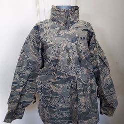 MILITARY WOMEN'S PARKA ALL PURPOSE CAMOUFLAGE SIZE SMALL SHORT. 