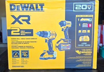 DeWalt 20V Brushless Reciprocating Saw Blade and Battery