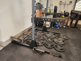 Squat machine
