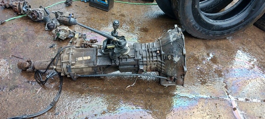 Chevy S10 5 Speed Manual Transmission And Transfer Case
