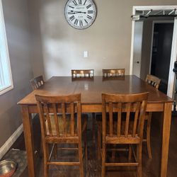 Wood Kitchen Table. 6 Seats