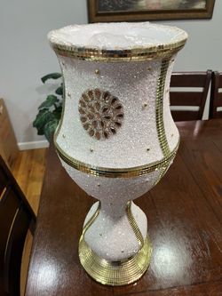 Vase like new $15