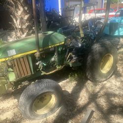 770 John Deer Front Bucket Tractor 