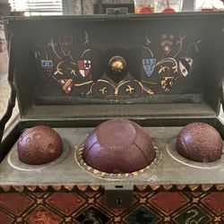 ⚡️ Harry Potter Collectible Quidditch Set – Quaffle & Bludgers in Display Chest ⚡️