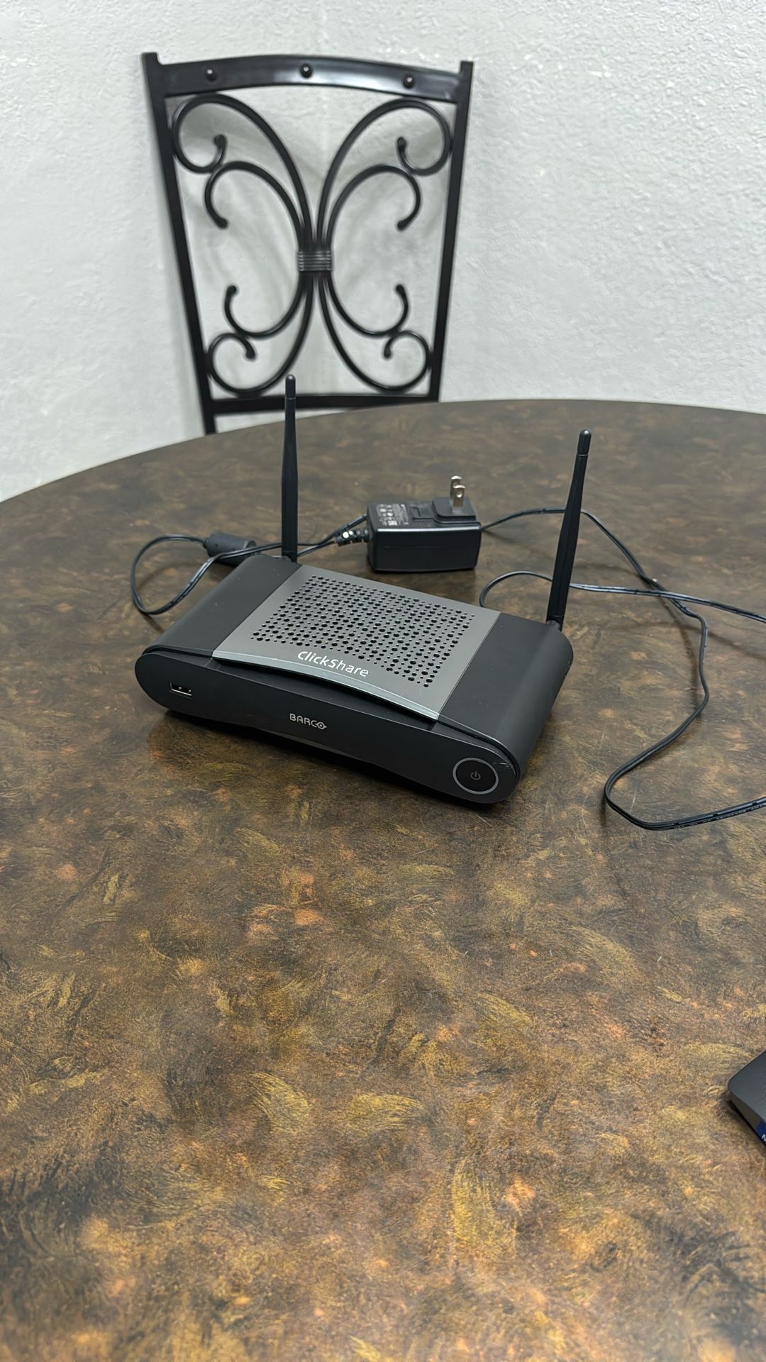 BARCO ClickShare CSE-200+ Wireless Presentation System
