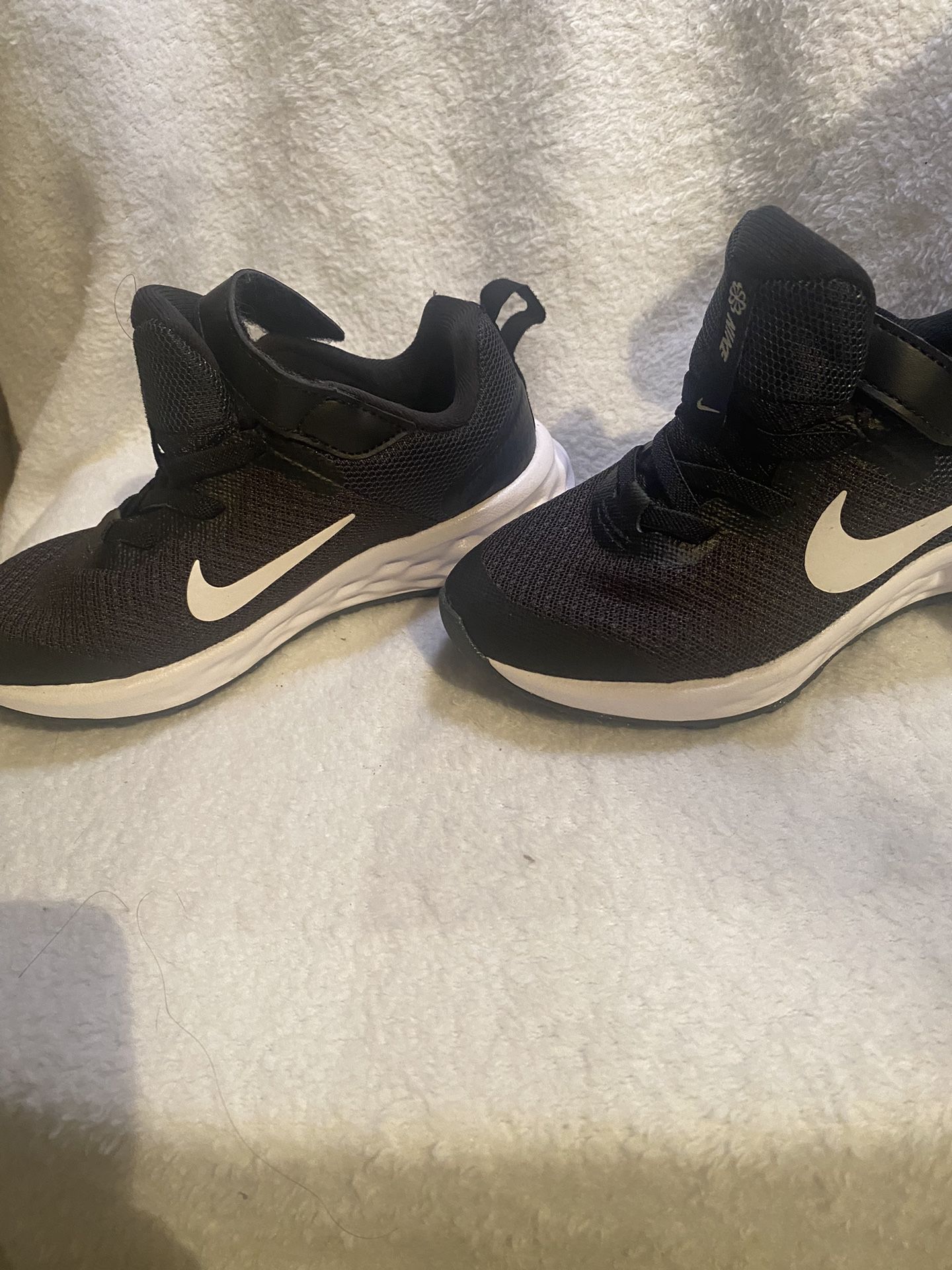 Nike running shoes youth