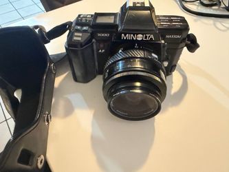 Minolta Maxxum 7000 35mm film camera equipped with a 35-70mm AF zoom lens