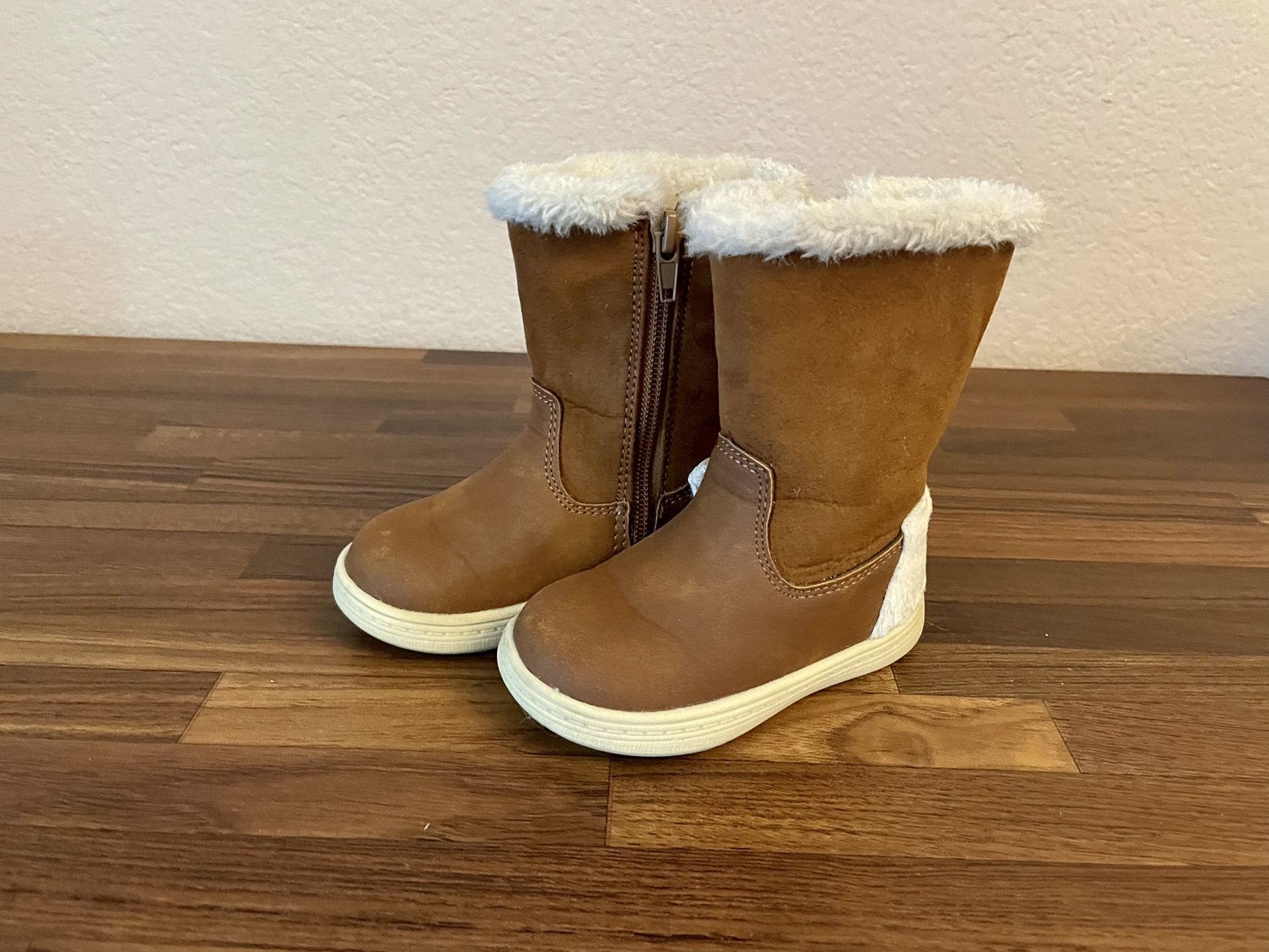 Carter’s Toddler Winter Boots; Size 5US