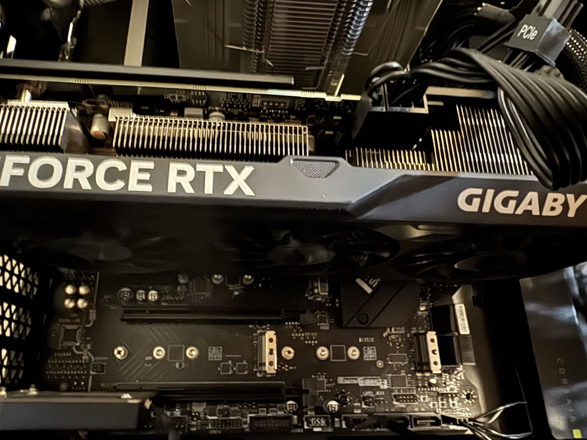 NVIDIA GeForce RTX 4070 WINDFORCE OC  