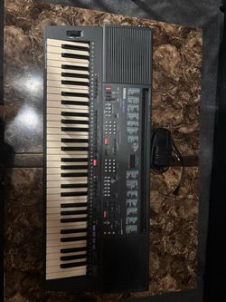 Yamaha Electric Keyboard
