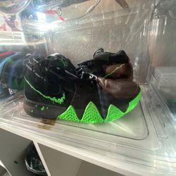 Kyrie Holloween