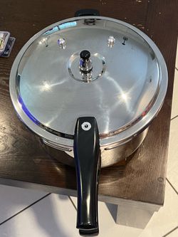 Stainless Steel Pressure Cooker, Peterboo 12 Quart Induction Compatible Thickene