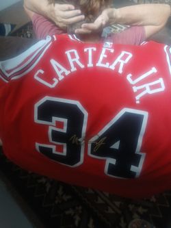Carter jr autographed bulls jersey