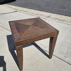  Solid Wood End Table In Good Condition 