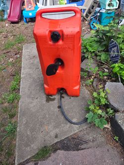 Flow and go 14 gallon rolling gas can