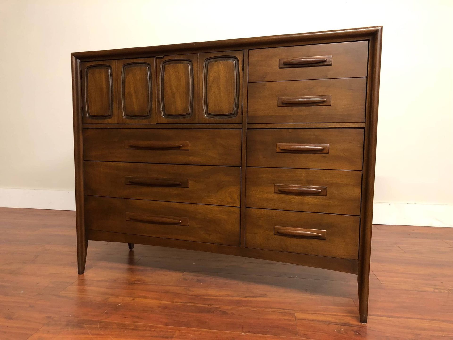 Broyhill Emphasis Gentleman’s Chest Dresser Many More Items In Stock