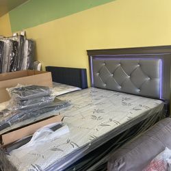 Cama Queen Size Nueva Con Luz LED En Pagos O Efectivo 
